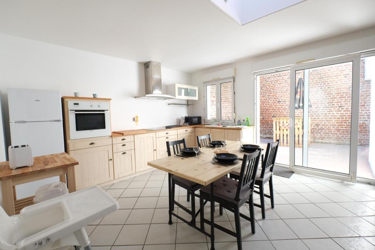 Escale De 80 M2 Avec Cour Et Parking Appartement *